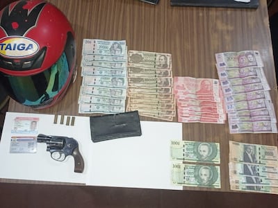 Evidencias incautadas tras asalto frustrado en Capiatá por gerente de una estación de servicio.