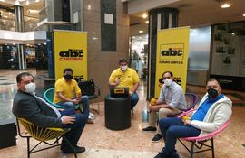 Los candidatos a la intendente de Ciudad del Este Iván Airaldi por el PLRA (izq.), José Ayala Cambra de Patria Querida y Miguel Prieto de Conciencia Democrática del Este (d).