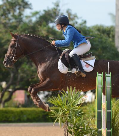 Valeria Jiménez sobre su montado Wanderfull realizando el recorrido de 1,30.