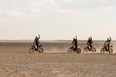 Los aventureros que unieron 11 hitos entre Paraguay y Bolivia.