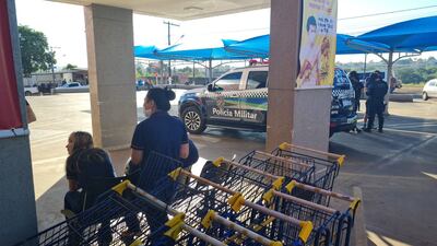 Una de las mujeres fue ultimada frente a un supermercado de Brasil.