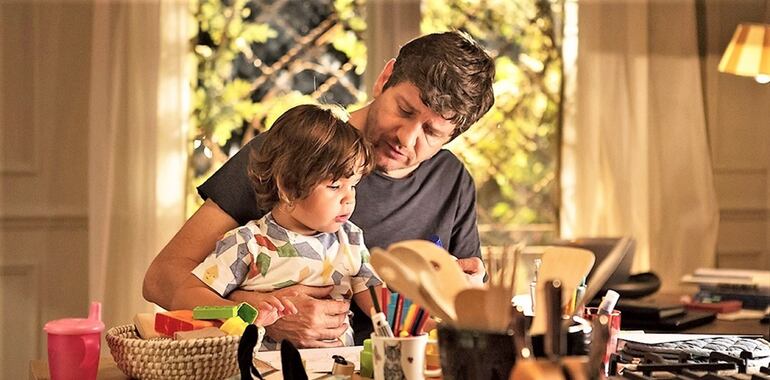 La comedia italiana "10 días sin mamá" está en cines de Paraguay.