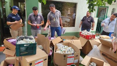 Una comitiva fiscal - policial allana un laboratorio de medicamentos ubicado en San Lorenzo.