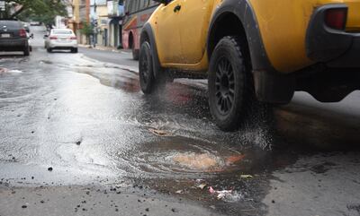 Los reclamos por cañerías rotas son cada vez más frecuentes en Asunción y alrededores.