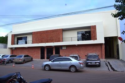 La fachada del local del Poder Judicial de San Juan Nepomuceno que fue reacondicionado por un político para alquilar.