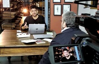 El historiador Eduardo Tamayo Belda en una de las entrevistas realizadas para el documental “Españoles y paraguayos en la vorágine de la Guerra Civil Española”, que se proyectará hoy en el auditorio de la Uninorte.