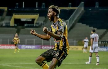 Góndola puso el 2-1 parcial.