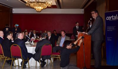 El titular de Conatel, Juan Carlos Duarte, durante su discurso, este miércoles, en el acto realizado en el Hotel Guaraní, con la presencia del vicepresidente de la República, Hugo Velázquez.