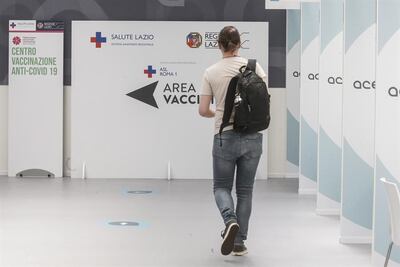 Centro de vacunación en Roma.