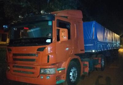 El camión granelero que iba a ser utilizado para el hurto de granos de soja.