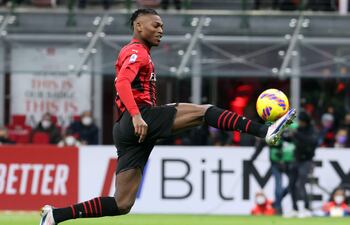 El portugués Rafael Leao marcó ayer un gol para el Milan, que sobre el final cedió un empate ante Udinese.