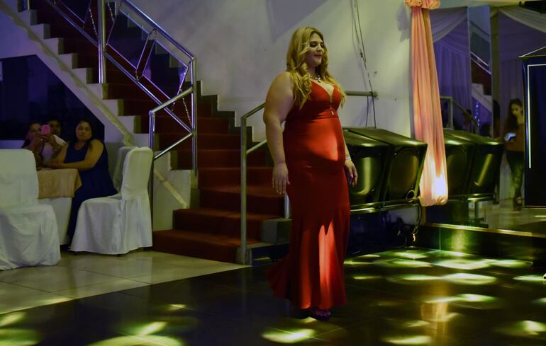 Verónica Méndez, una de las concursantes durante la pasada de gala.