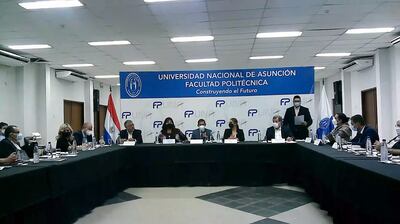 La mesa redonda con expertos internacionales fue organizada por la Facultad Politécnica de la Universidad de Asunción.