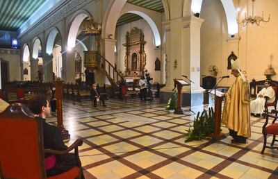 En muchas iglesias extendieron los horarios de las misas para los fieles, informaron.