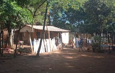 Los ocupantes abandonaron sus precarias viviendas cuando se produjeron las detenciones.