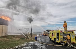 El trabajo no para en Villa Elisa para los Bomberos Voluntarios de diferentes compañías.