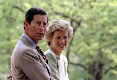 El famoso colgante y los pendientes de la princesa Diana de Gales, juego conocido como “El Lago de los cisnes”, sale a subasta el próximo 27 de junio en una venta organizada por la casa Guernsey’s de Nueva York y que cerrará así una historia en la que se mezcla incluso la guerra de Ucrania.