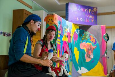 Javo Cano (Pincel) y Séverine Moser (Yastá) durante una de las funciones de "Historia de un viaje...y qué viaje!" en Suiza.