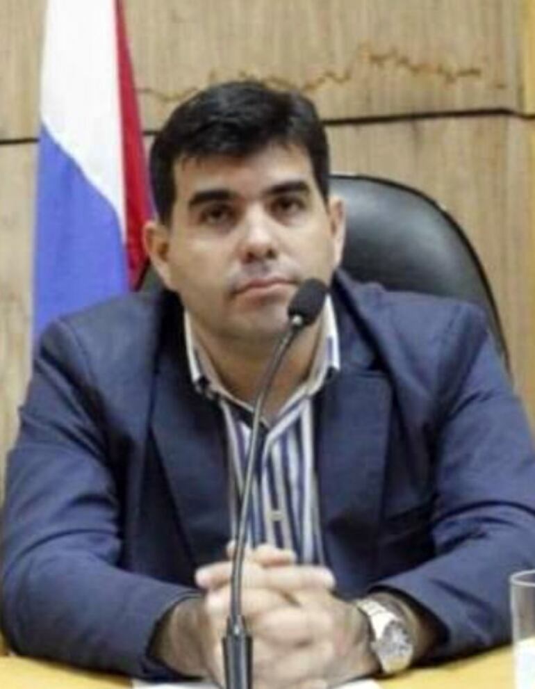 Adrián Billy Vaesken (PLRA) insiste en que el jefe departamental debe solicitar permiso mientras dure su medida.