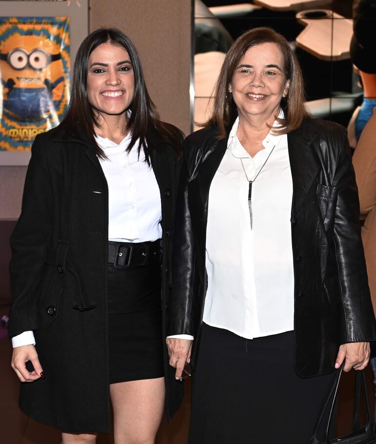 Majo Peralta y Stella Ruffinelli.