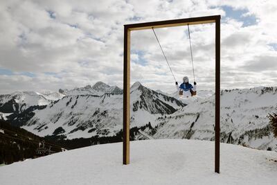 Los columpios gigantes sobre la nieve de Damüls fueron instalados con vistas a paisajes grandiosos.