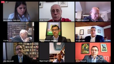 Los expositores del ciclo de charlas que arrancó esta mañana, organizado por el Parlasur.