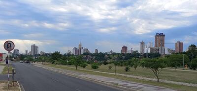 La jornada de este domingo tendrá una tarde calurosa y con baja probabilidad de lluvias.