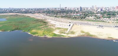 Así se veía ayer la bahía de Asunción, la bajante es notaria. En tanto, el río Paraguay amaneció con 0,84 metros de altura.