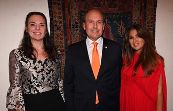 Annemieke Verrijp, el consulado general honorario del Reino de los Países Bajos, Robert Bosch y Karina Quevedo.