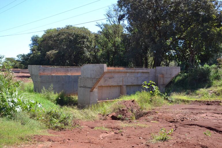 Otra obra abandonada en el tramo Abai-Taruma-Tuna.
