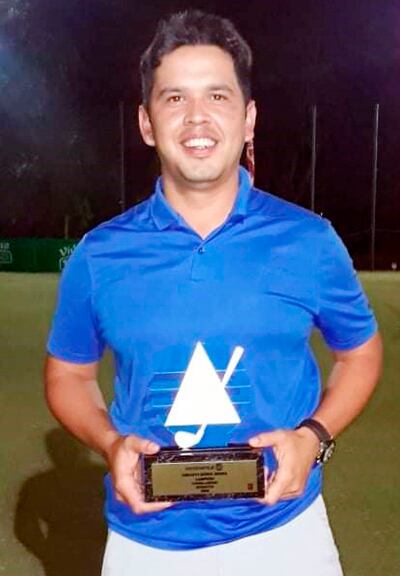 Silvestre Alfonzo presenta -4 en el Yacht Club.