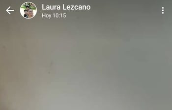 Supuestamente la funcionaria publicó en su estado de Whatsapp su tarjeta de vacunación seguido del texto: “Oficialmente inmunizada”.