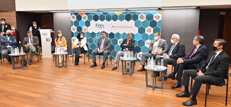 De la jornada participaron representantes del gobierno y entidades privadas, miembros del consejo.