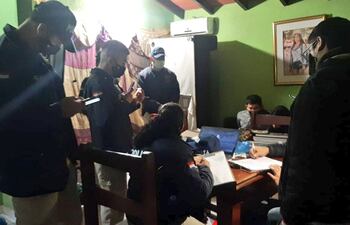 Allanamientos simultáneos en búsqueda de los autores de un homicidio en Villa Bonita.
