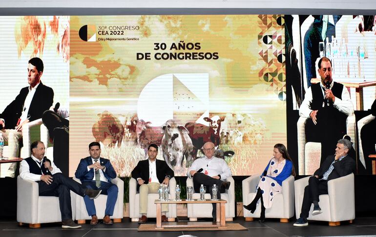 Vista de uno de los paneles del Congreso CEA 2022, en el que se habló de los mercados de la carne y de China.
