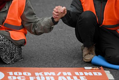 Dos niñas resultaron heridas de gravedad esta mañana en el sur de Alemania cuando iban camino de la escuela por parte de un individuo que se dio a la fuga pero ya ha sido detenido, según informó la policía.