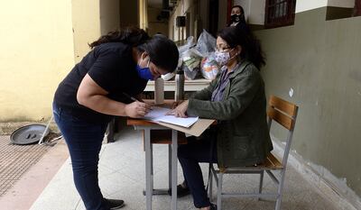 Aprovechando la entrega de kits de alimentos, ayer los padres del CNC autorizaban el retorno de sus hijos a las aulas.