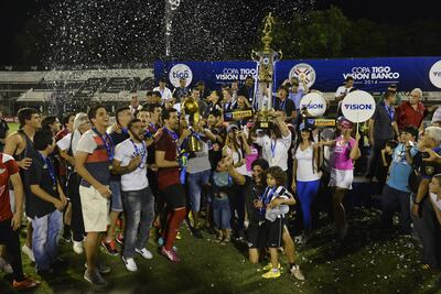 Uno de los tantos festejos de Libertad en los últimos años. Tiene 20 campeonatos ganados.