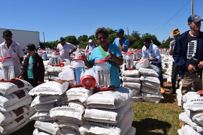 Entregaron insumos para la cría de aves de corral en Misiones.