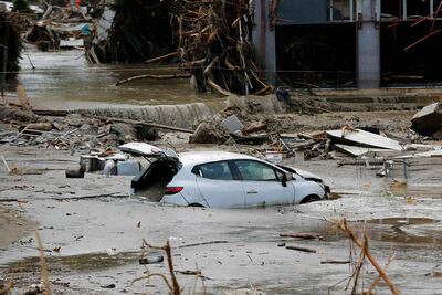 Un automóvil en una zona inundada de la ciudad de Kastamonu, Turquía.