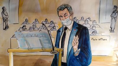 Este boceto de la sala del tribunal realizado el 26 de noviembre de 2020 muestra al ex presidente francés Nicolas Sarkozy durante su juicio por cargos de corrupción, en el juzgado de París.