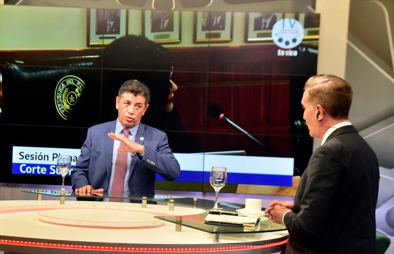 Víctor Ríos en el programa Mesa con Enrique Vargas Peña