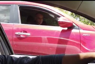 Bachi Núñez en la camioneta Kia Sportage con la cual interceptó a un equipo de periodistas de ABC en Villa Hayes.