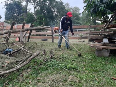 El agente policial en su día libre trabaja en la limpieza para saldar millonaria deuda  a raíz del covid