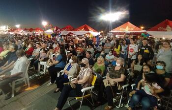 Un importante número de participante tuvo la inauguración de la fiesta de colectividades en Encarnación.
