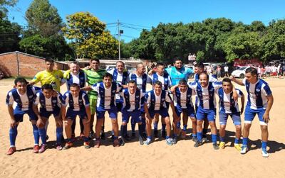 El team campeón, Tragolta Fútbol Club se consagró en el Senior del barrio Bella Vista, Trinidad.
