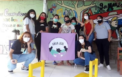Niñas y adolescentes con el grupo GIATs de la Comunidad 9 de Marzo de San Lorenzo, en el local comunitario Mitã Pytyvôha.