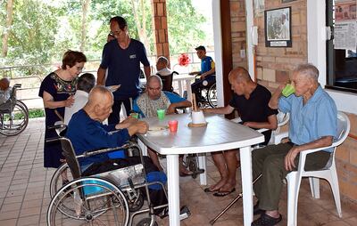 La mayoría de los residentes del hogar de ancianos  son hombres.