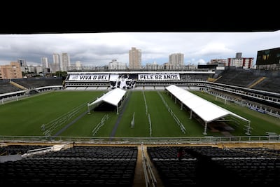 Fotografía del estadio de Vila Belmiro, sede del club del Santos que se prepara para recibir al exjugador Pelé, el lunes 2 de enero, en la ciudad de Santos (Brasil). EFE/ Guilherme Dionizio.