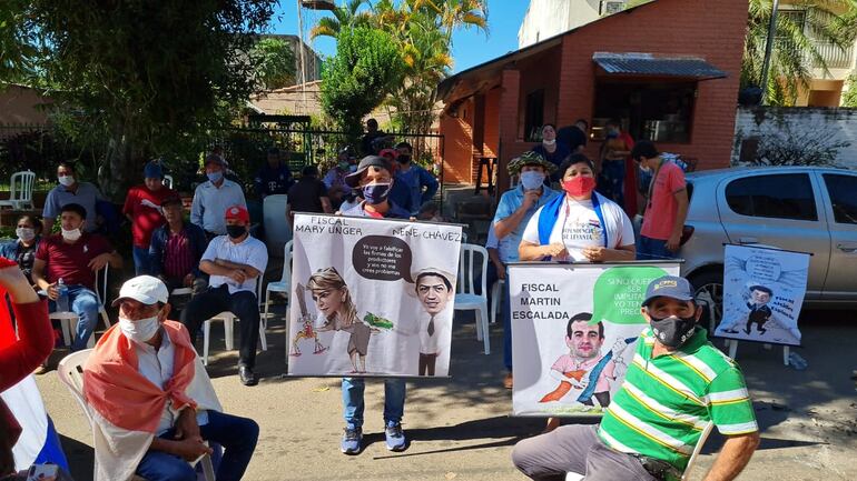 Presidentes de comités se encadenaron pues a su nombre fueron cobrados muchos cheques.